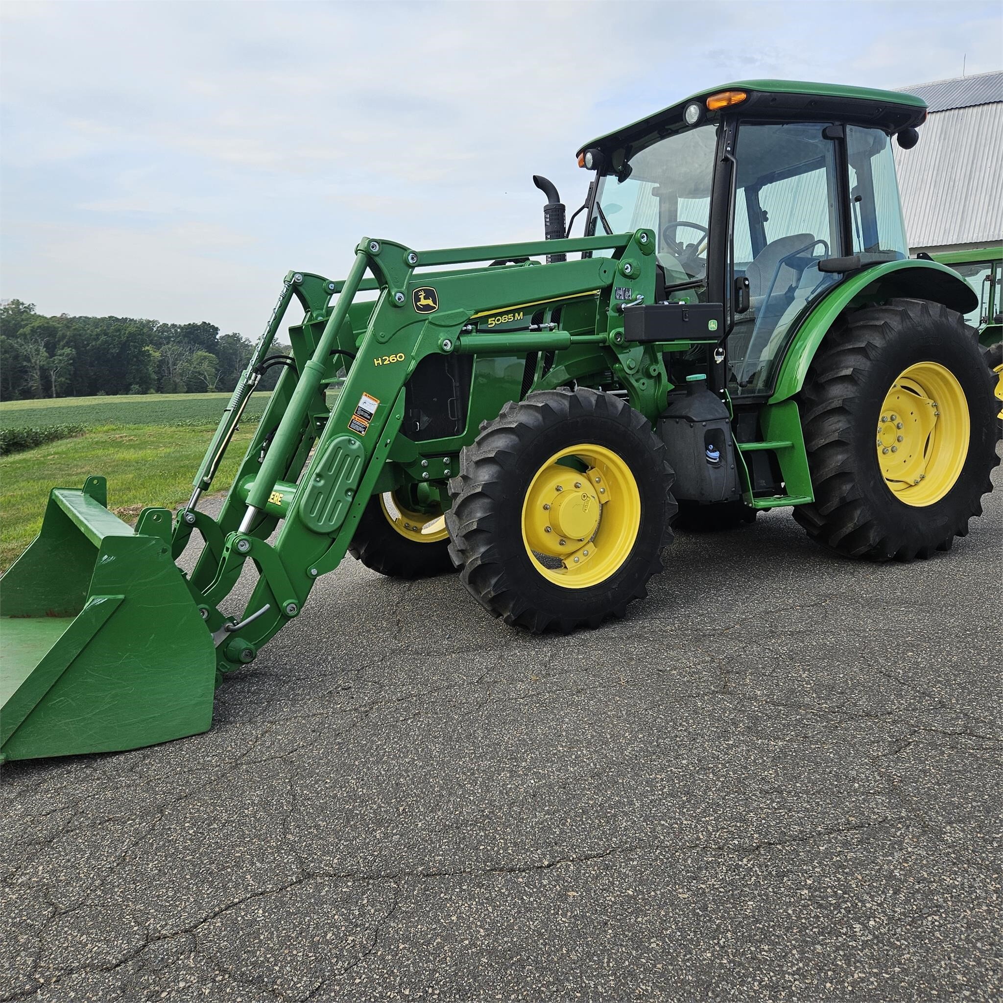 2015 John Deere 5085M